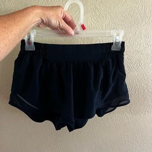 Great condition! Hotty Hot 2.5” low rise shorts size 6